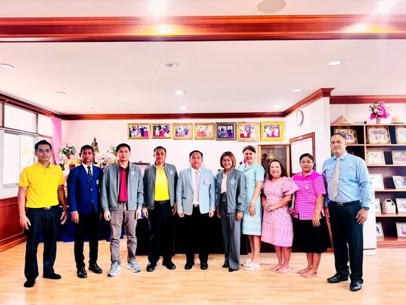 วันที่ 24 มิ.ย. 68  สำรวจและวางแผนเตรียมความพร้อมในการประชุมผู้อำนวยการสำนักงานเขตพื้นที่การศึกษา ทั่วประเทศ ครั้งที่ 6/2568 ผ่านระบบ video conference เพื่อติดตามนโยบายจากสำนักงานคณะกรรมการการศึกษาขั้นพื้นฐาน ณ ห้องศูนย์ HCEC โรงเรียนจอมพระประชาสรรค์